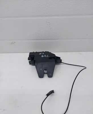 BMW 1 E81 E87 Loading door lock 8196401