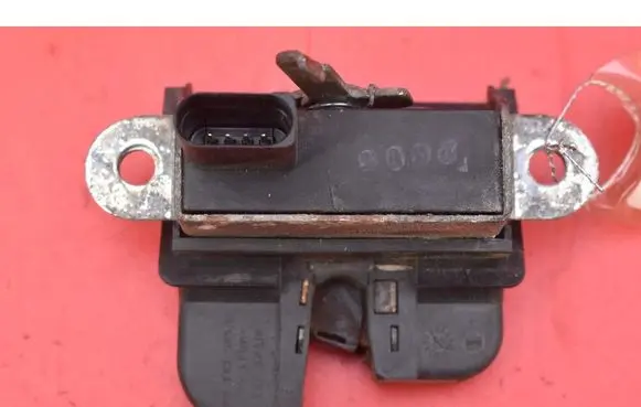 Seat Altea XL Tailgate/trunk/boot lock/catch/latch 5P0827505C