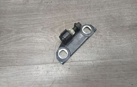 Volvo V70 Front door upper hinge