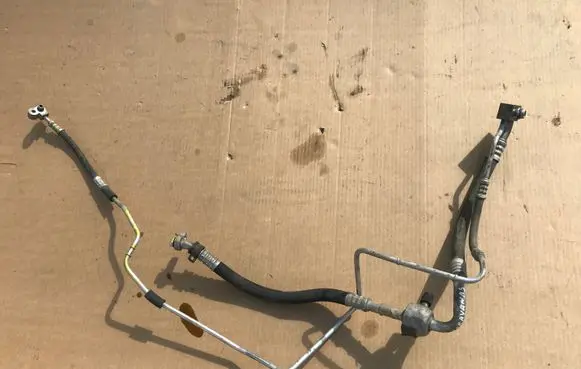Opel Zafira B Air conditioning (A/C) pipe/hose 13251733