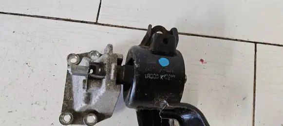 KIA Rio Gearbox mounting bracket 