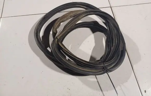Toyota Avensis T250 Trunk rubber seal (body) 