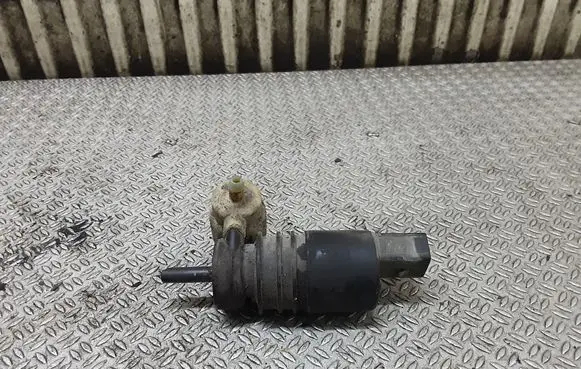 Volkswagen Polo Windscreen/windshield washer pump 1J6955651