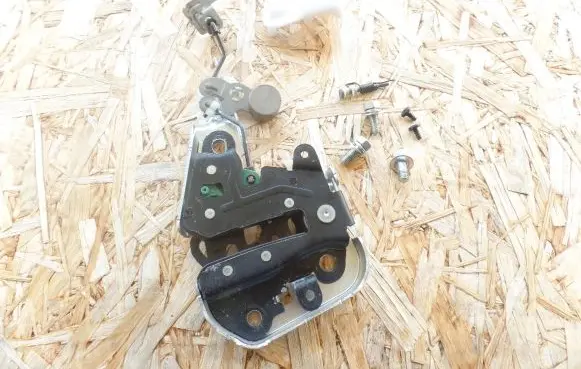 Honda FR-V Seat back rest lock catch 