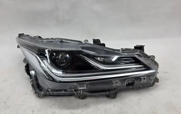 Toyota Auris E210 Headlight/headlamp 8111002T5100