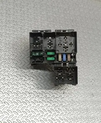 Renault Clio IV Fuse module 243517538R