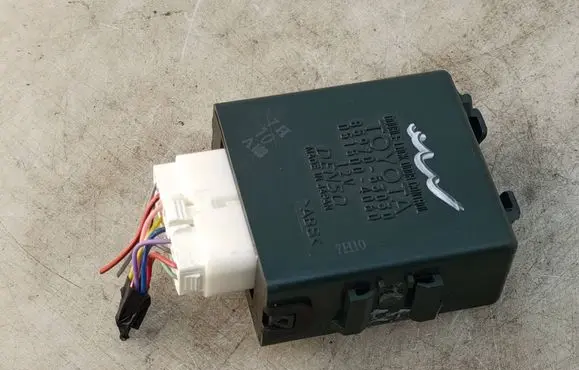 Lexus IS 220D-250-350 Door control unit/module 0515004060 8697053030