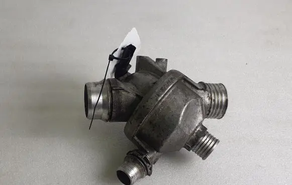 BMW 3 E92 E93 EGR thermostat 11997710
