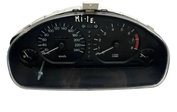 Mitsubishi Carisma Speedometer (instrument cluster) 0P0179001