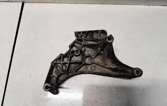 Skoda Octavia Mk2 (1Z) Engine mounting bracket 03L199207