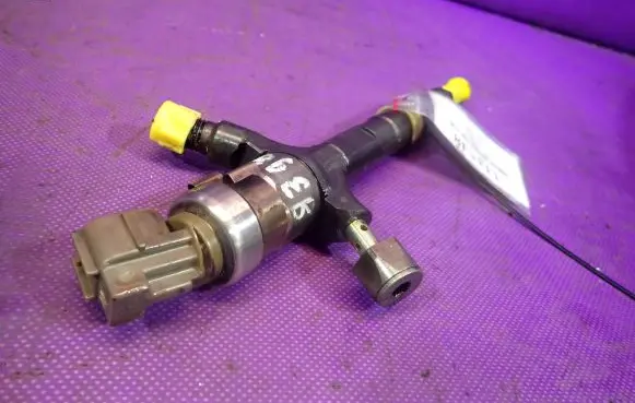Toyota Corolla E120 E130 Fuel injector 23670-27020