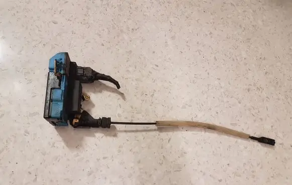 Volvo S60 Front door lock