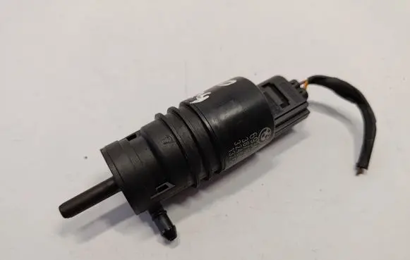 BMW 5 F10 F11 Windscreen/windshield washer pump 6934160 67126934160