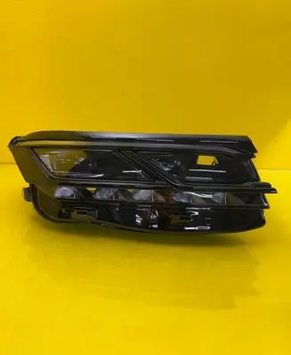 Volkswagen Touareg III Headlight/headlamp 761941082A