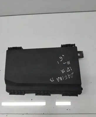 Opel Zafira B Fuse module 13268307