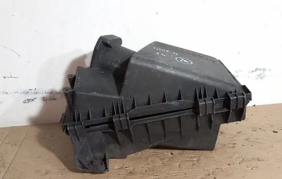 Volkswagen Golf IV Air filter box 1J0129607AF