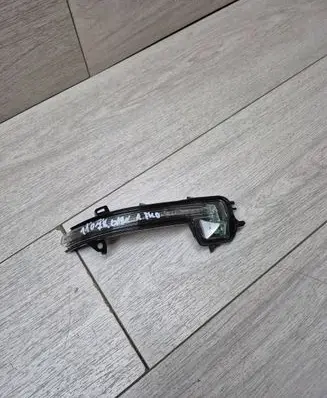 BMW 1 F40 Mirror indicator light Y9879128