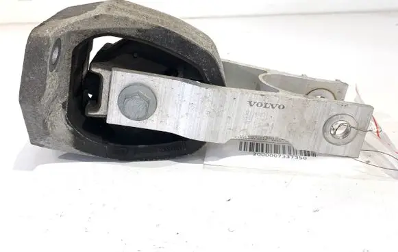 Engine mounting bracket