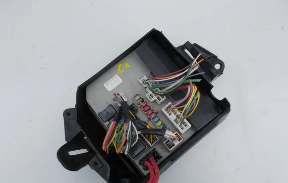 Renault Clio III Fuse module 674658A 8C260698