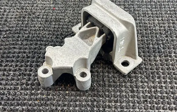 Renault Twingo II Engine mount bracket 112325742R
