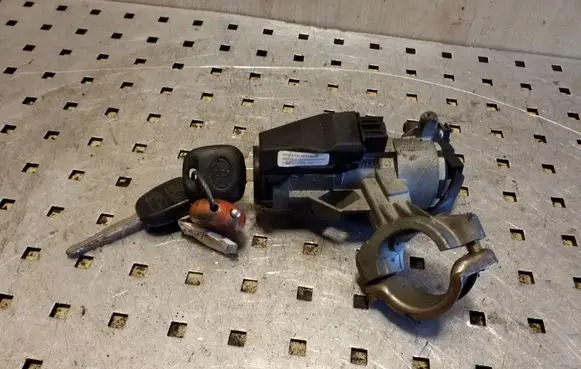 Toyota Yaris Ignition lock 450200D01
