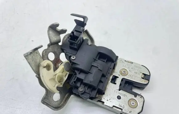 Audi A3 S3 A3 Sportback 8P Tailgate/trunk/boot lock/catch/latch 8K9827505A