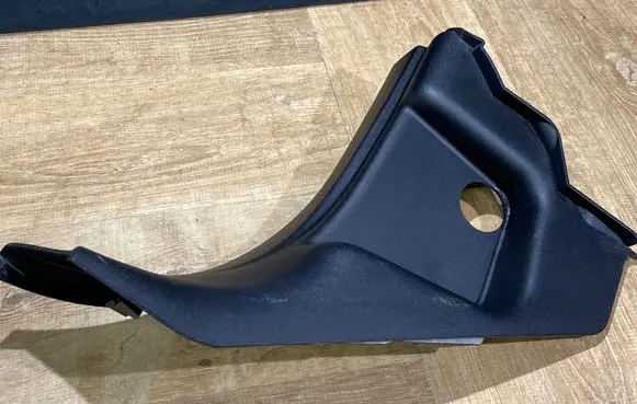 Foot area side trim