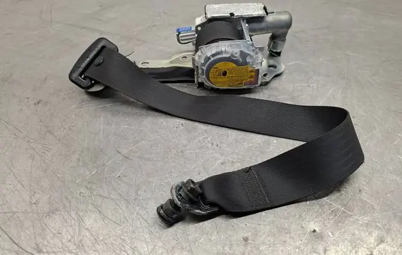 Mitsubishi Lancer VIII Front seatbelt 7Q8980P