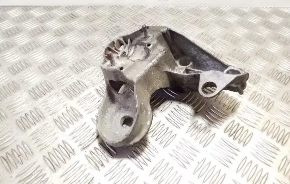 Volkswagen PASSAT B5.5 Engine mounting bracket 8E0199351