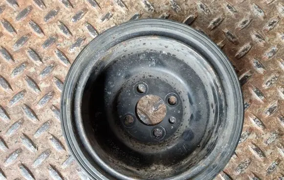 Volkswagen Sharan Crankshaft pulley 038105243M