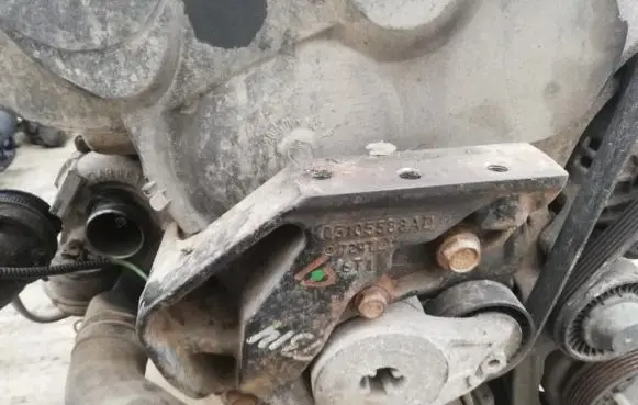 Jeep Patriot Engine mounting bracket 05105588ad 12476f1