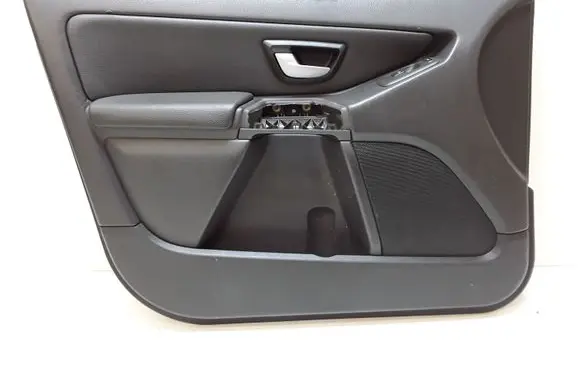 Volvo XC90 Front door card panel trim