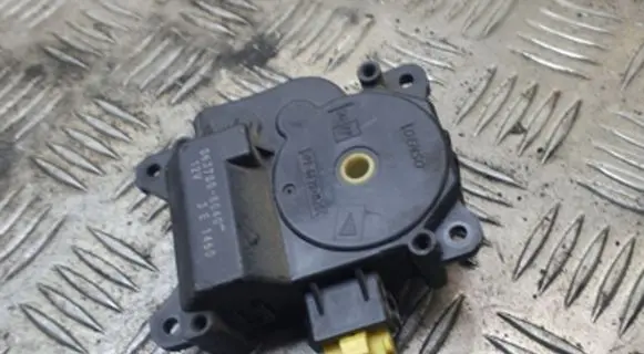 Mazda MPV A/C air flow flap actuator/motor 0637008040