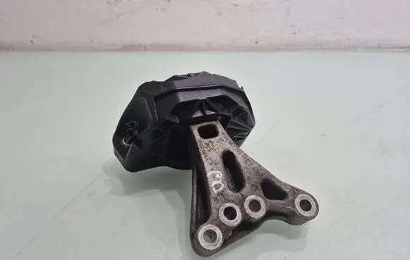 Peugeot 2008 I Engine mount bracket 9676780580
