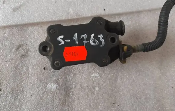 Mercedes-Benz C W203 Fuel injection high pressure pump A6110900350 6110900350