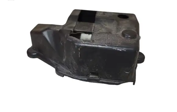 Volkswagen Golf VII Other engine bay part 04E103729