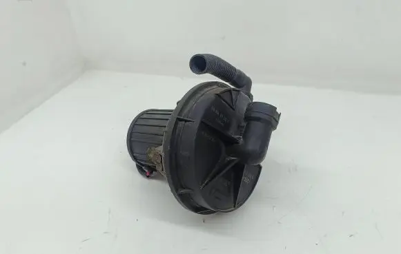 Volkswagen Golf V Secondary air pump 06A959253B