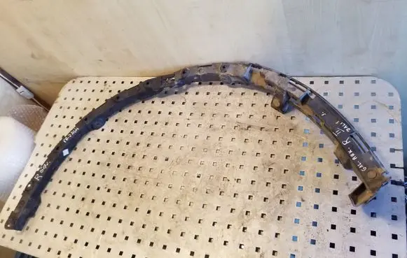 Fender mounting bracket