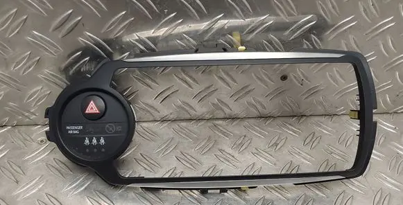Toyota Yaris Radio/GPS head unit trim 864510D030