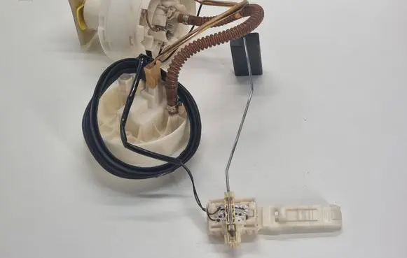 Audi A4 S4 B5 8D Fuel injection high pressure pump 8D0301319