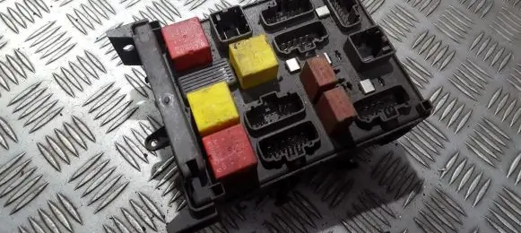 Renault Laguna II Fuse box set 8200004201e