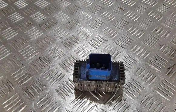 Opel Zafira B Glow plug pre-heat relay 55353011 51299014B