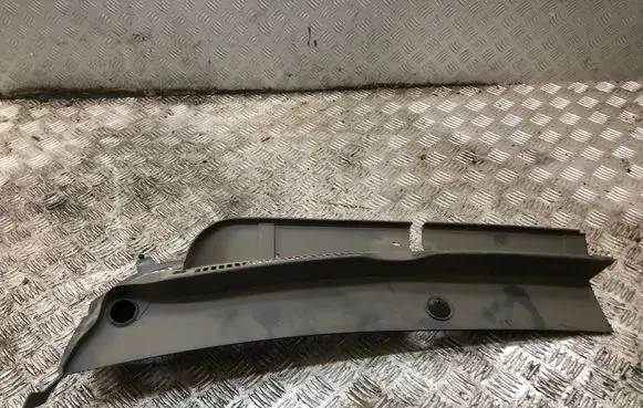 Volkswagen Touran III Wiper trim 5TB819403D