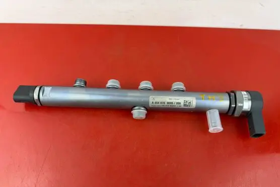Mercedes-Benz C W205 Fuel main line pipe A6540700095 A6540780049
