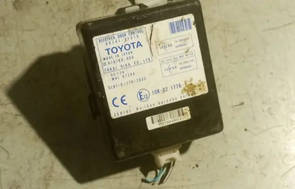 Toyota Corolla Verso AR10 Door control unit/module 897410F010 61B168000 10R021776