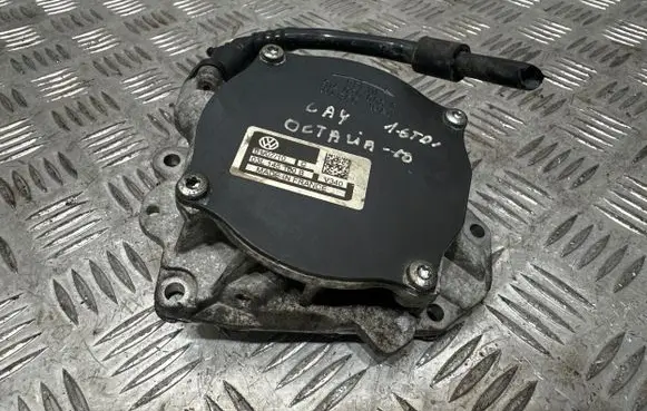 Skoda Octavia Mk2 (1Z) Vacuum pump 03L145100B 9140300060 9140300244