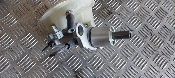 Volkswagen PASSAT B5 Master brake cylinder