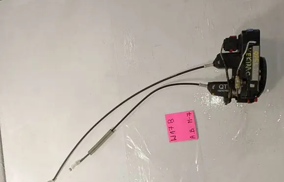 Opel Vectra C Rear door lock 13210760
