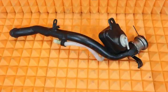 Mercedes-Benz CLS C219 Fuel tank filler neck pipe 2114703520 A2114703520