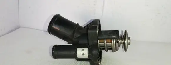 Mazda 6 Thermostat/thermostat housing 3M4G857AA L32715170